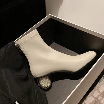 Короткие сапоги на круглом каблуке с жемчугом и квадратным носком, Элегантные эластичные сапоги на молнии сзади, модные женские ботинки